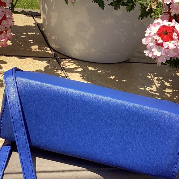 Unbranded Blue Bag With Heart Shaped Decorative Heart Shaped Snap. - Picture 6 of 10